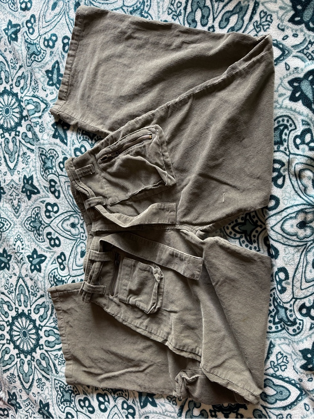 Xhilaration junior Cargo Pants in Olive